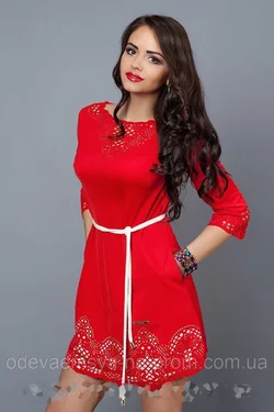 Женское платье красное
