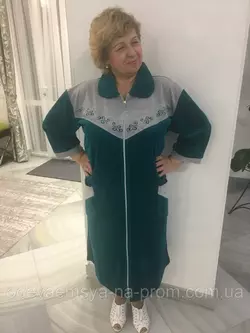 Велюровый батальный женский халат "Вышиванка"