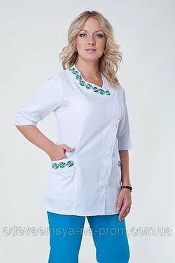 Женский медицинский костюм с вышивкой
