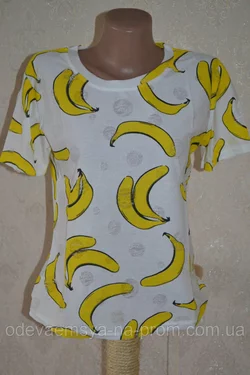 Женская стильная  футболка с фруктами