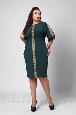 Платье с кружевом зеленое