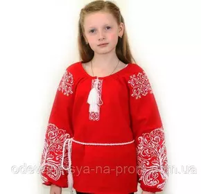 Детская вышитая блуза на красном льне