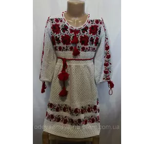 Вышитое вязанное платье для девочки